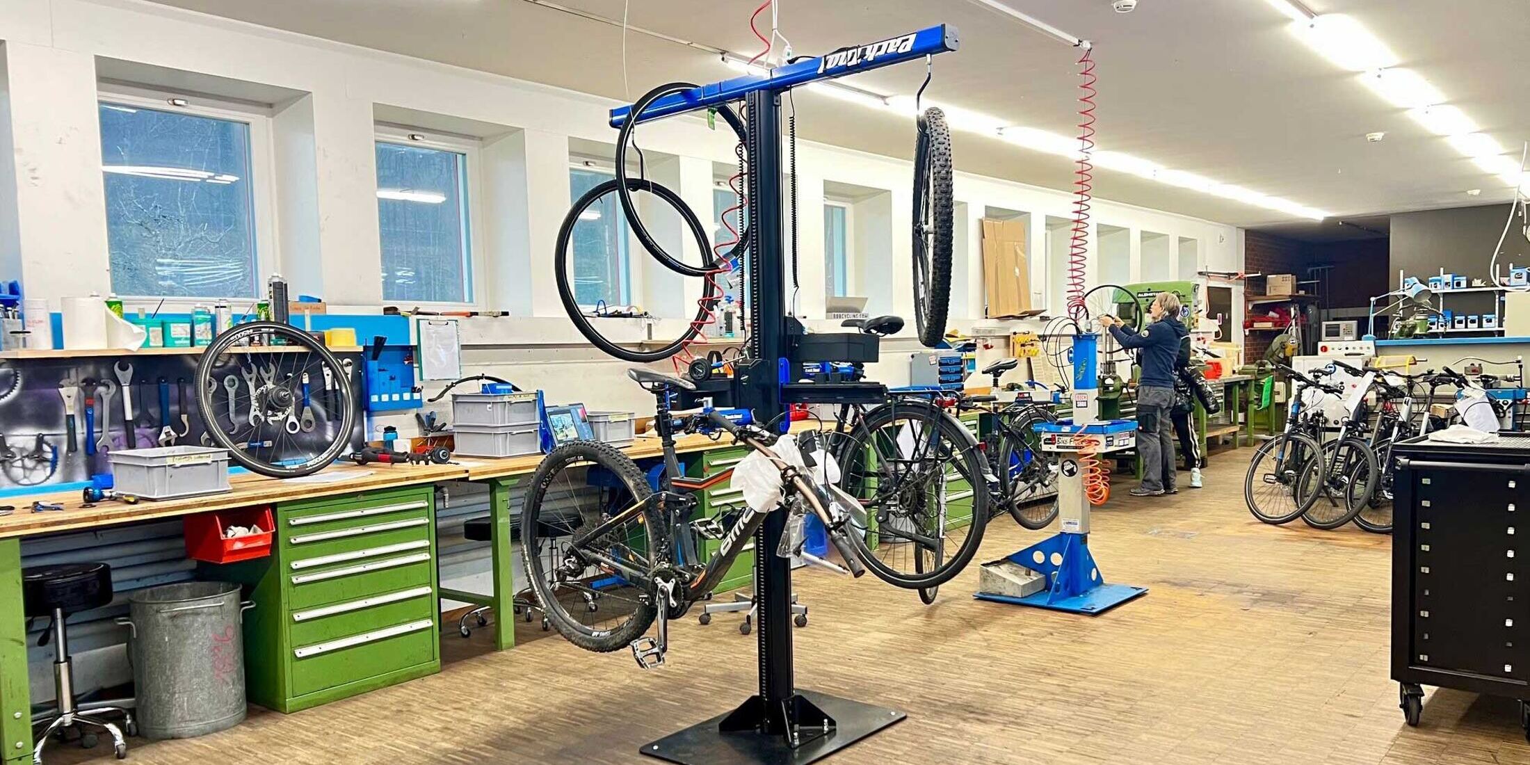 neuer Velolift für eine speditivere Auftragsabwicklung